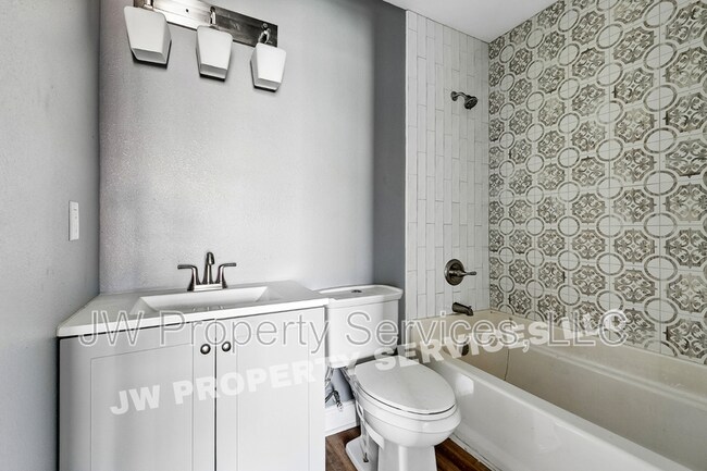 Building Photo - 2632-34 Annette St