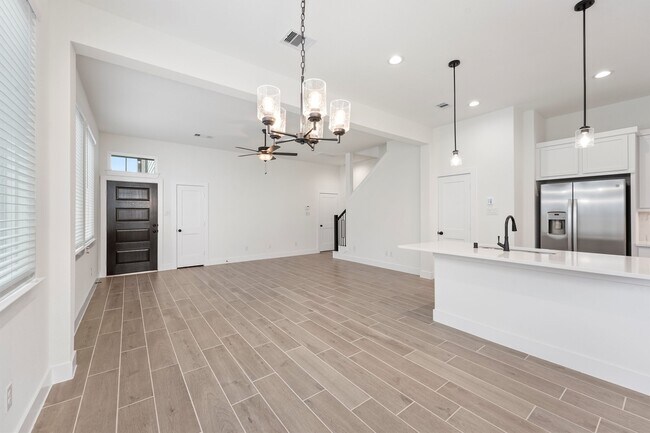 Building Photo - 21118 Medina River Dr
