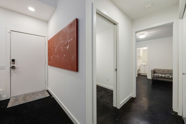 Building Photo - 824 Ruthven St