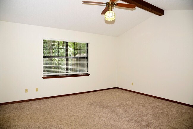 Building Photo - 3 bedroom in Bluewater Bay!