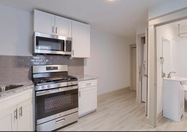 Primary Photo - 40 W James St