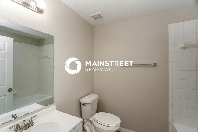 Building Photo - 3 Bedroom Pet-Friendly Home in St Petersbu...