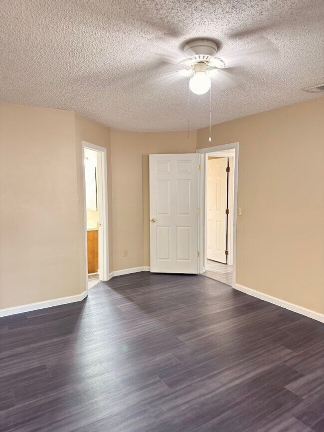 Building Photo - 114 Leeward Ct