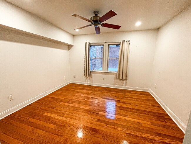 Building Photo - 215 Quince St