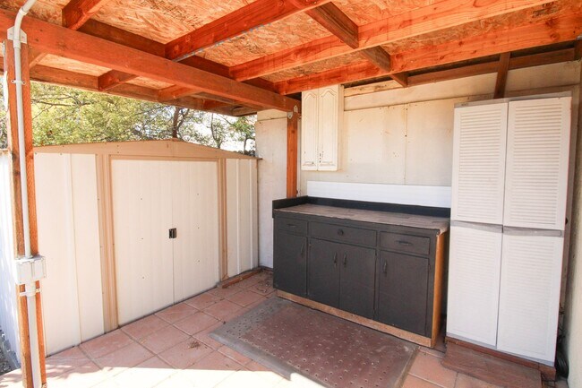 Building Photo - 3 Bedroom, 2 Bathroom Home w/ Large Backyard in Arroyo Grande