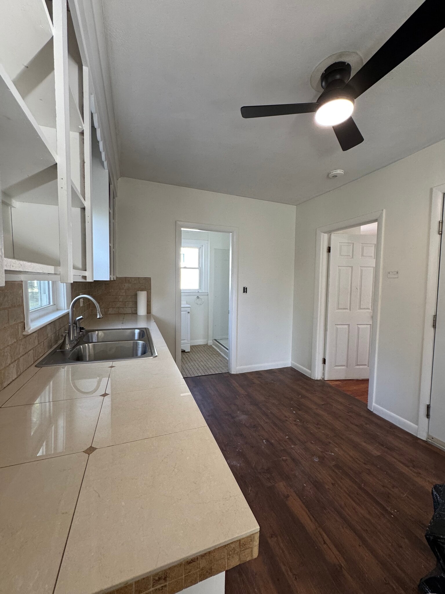 Building Photo - 36 School St