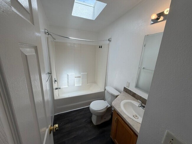 Building Photo - ***4 BEDROOM/2 BATHROOM IN DEWEY***