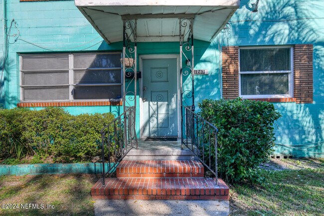 Building Photo - 1265 W 26th St