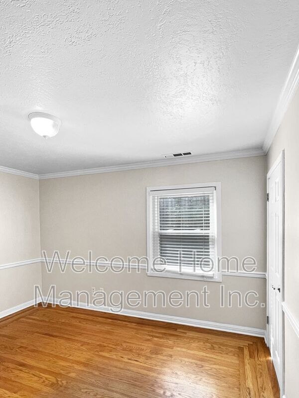 Building Photo - 2561 Olympic Blvd