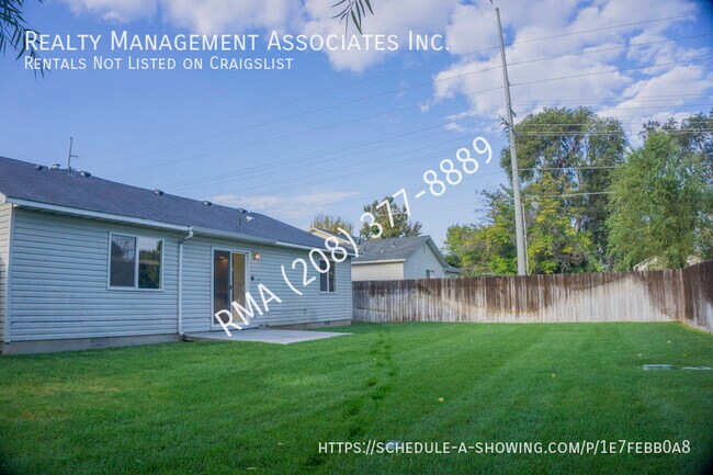 Building Photo - 822 S Chestnut St