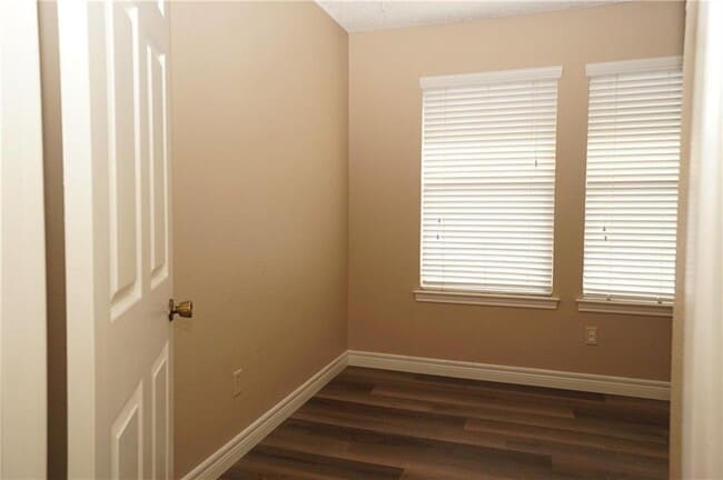 Building Photo - 6525 Hart Ln