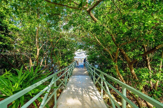 Building Photo - 19555 E Country Club Dr