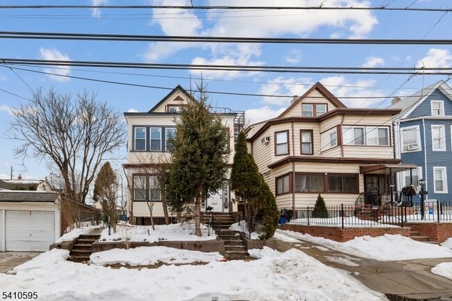 Building Photo - 335 Boulevard