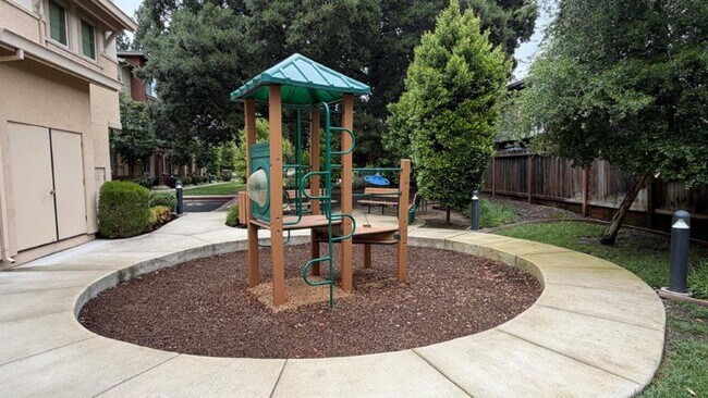 Building Photo - Concord Beautiful 3 bedroom 3 bathroom fully updated townhome, gated community!