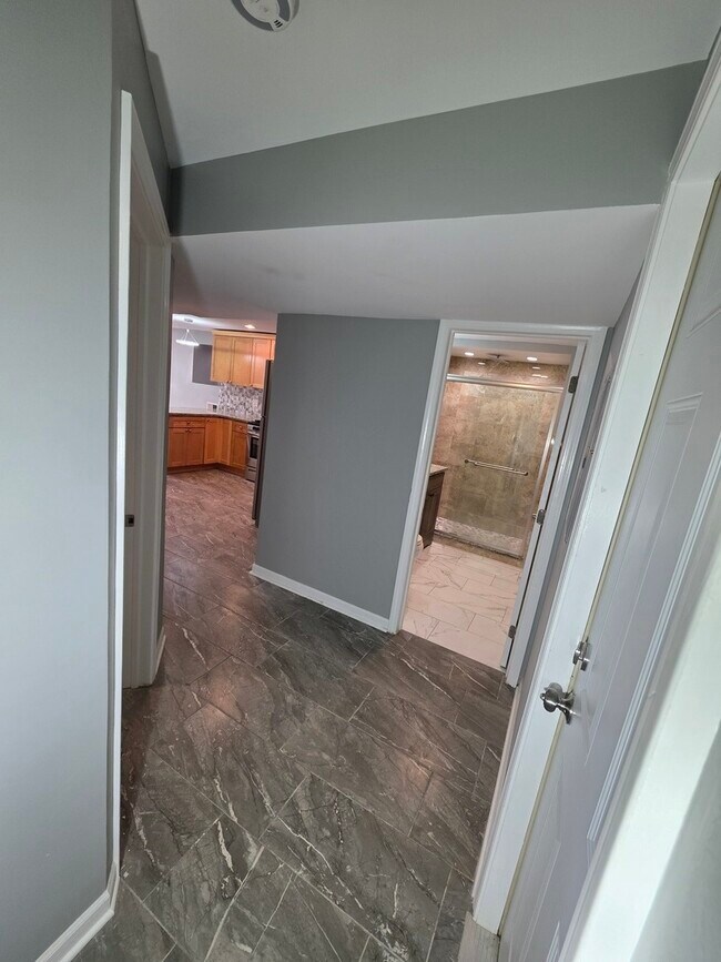 Building Photo - 5134 W Henderson St