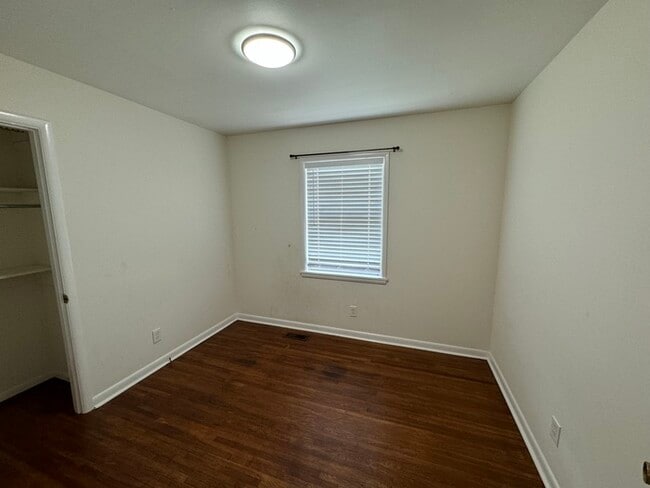 Building Photo - Nice 3 bedroom 2 bathroom home in West Lit...