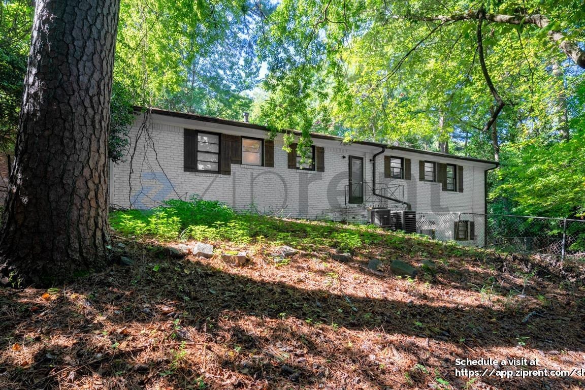 Building Photo - 792 Marstevan Dr NE