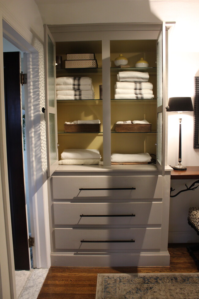 Hallway Storage - 9144 River Rd