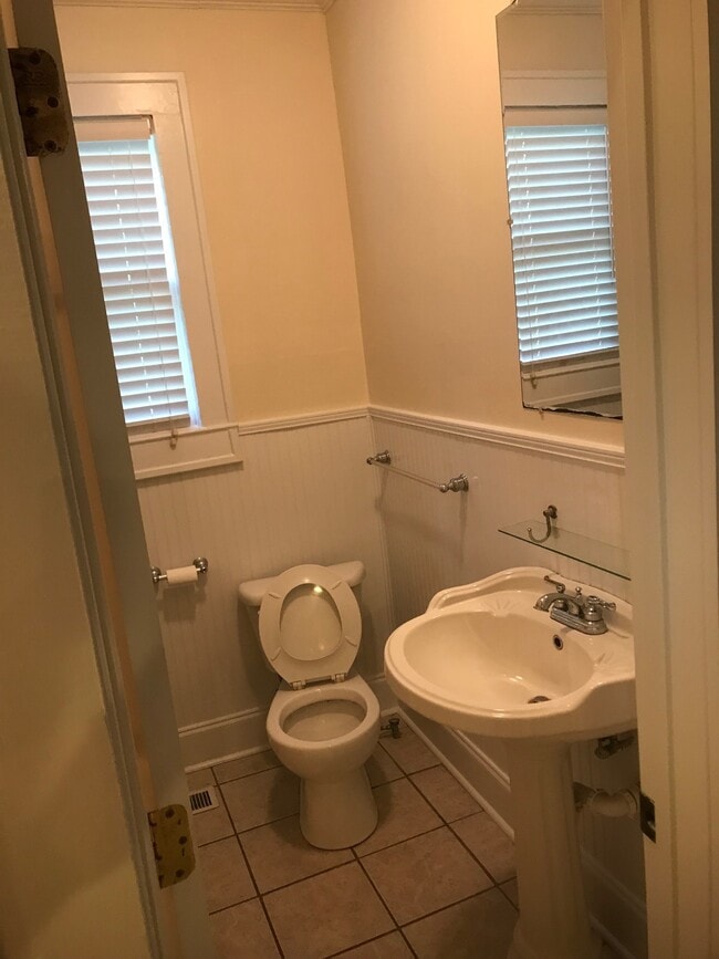 Building Photo - 821 Heidt St