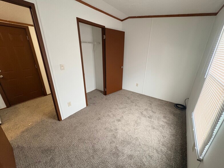Building Photo - 319 Spring Park Dr