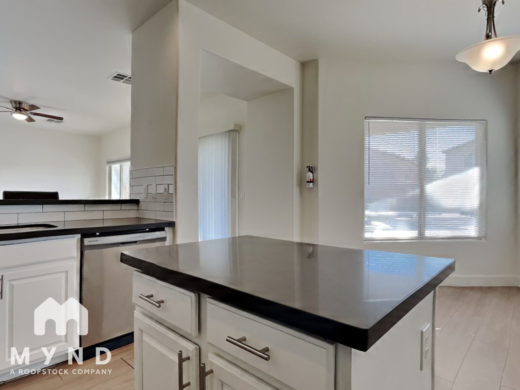 Building Photo - 1237 E Blackfoot Daisy Dr