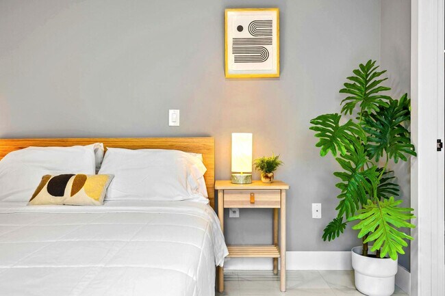 Building Photo - 1350 NW 28th St