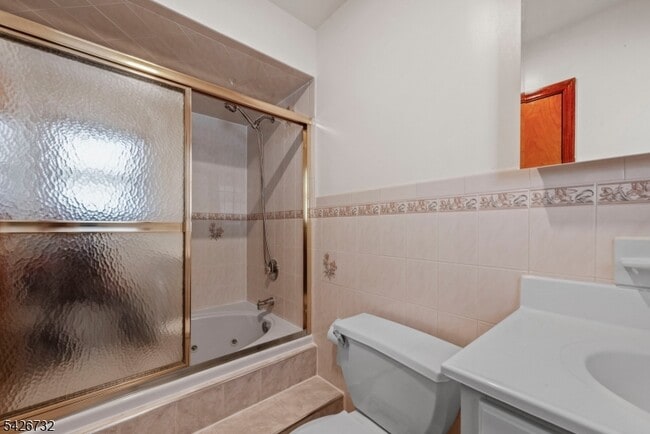 Building Photo - 937 Grove St