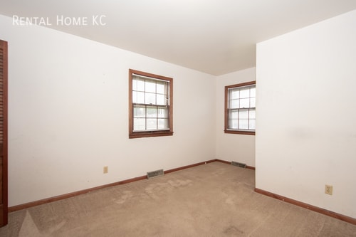 Building Photo - 23250 W 75th St