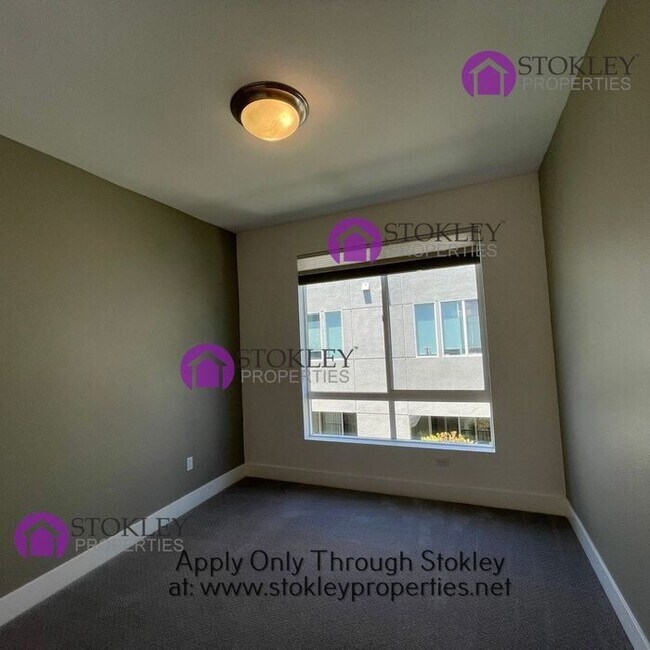 Building Photo - 1543 Longitude Dr