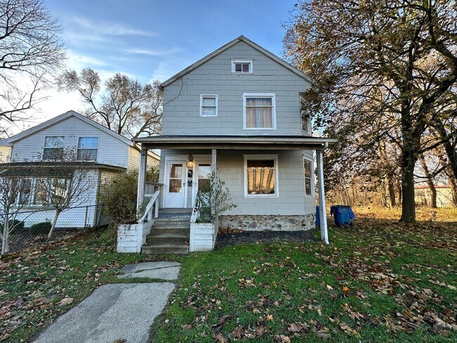 Primary Photo - 98 E Van Buren St