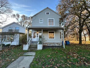 Building Photo - 98 E Van Buren St