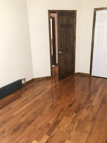 Building Photo - 405 W 263rd St