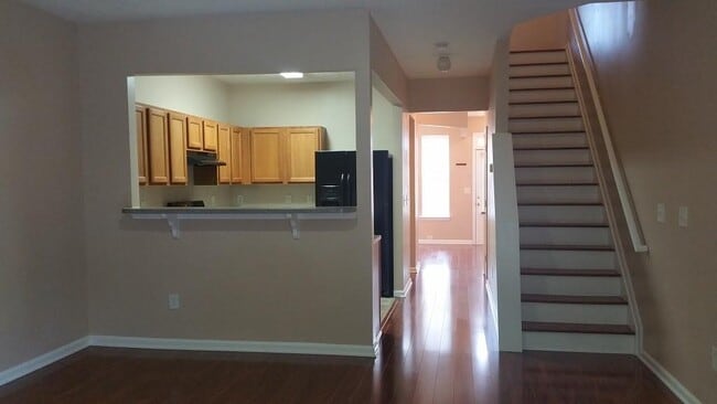 Building Photo - 2740 Heathrow Dr