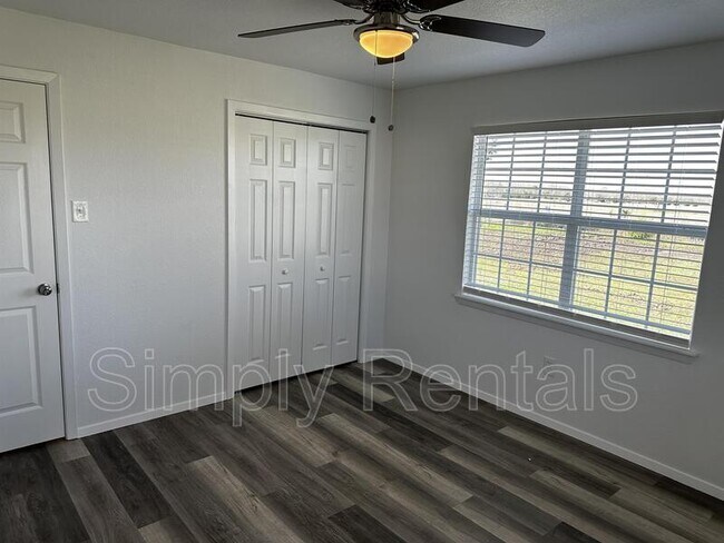 Building Photo - 1979 FM2649