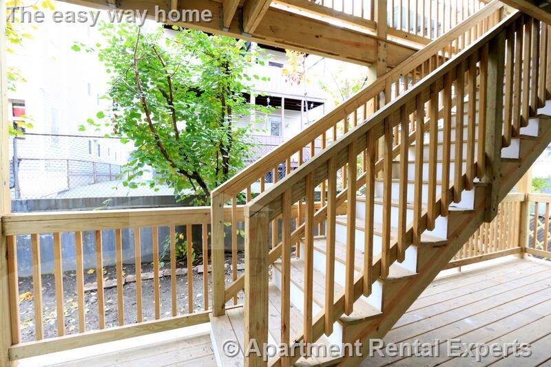 Building Photo - 25 Lewis St