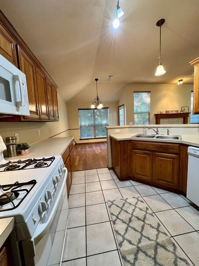 Building Photo - Lovely Rental Home in Heatherwood Neighbor...