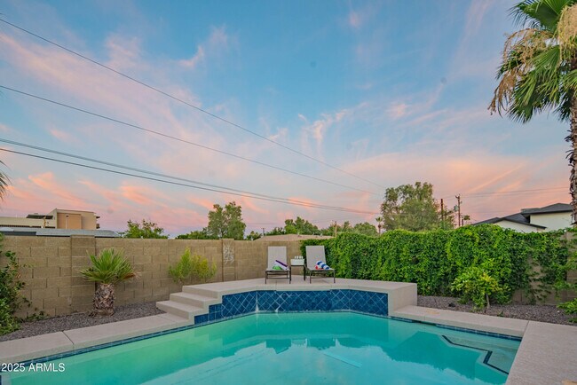 Building Photo - 2101 N 70th Pl