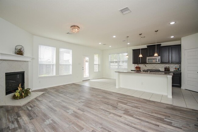 Building Photo - 22211 Weller Oaks Dr