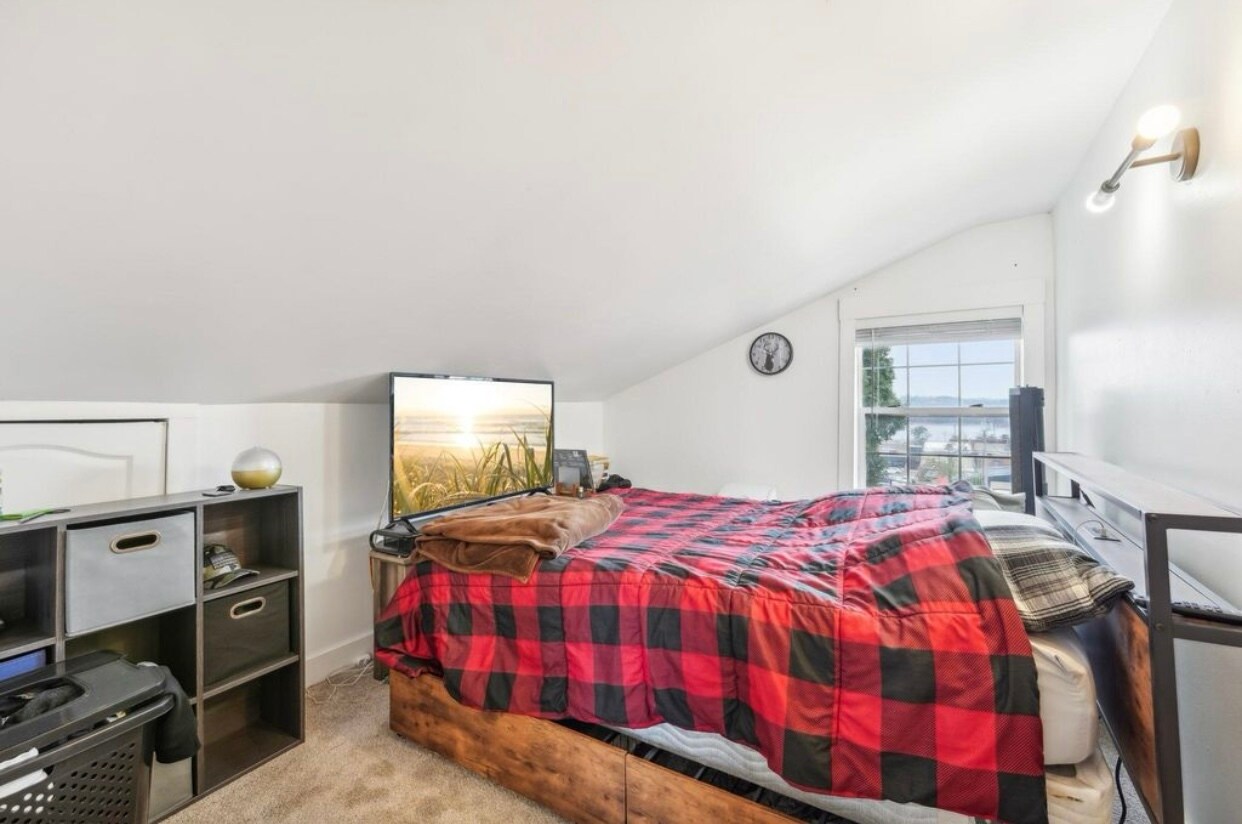 Building Photo - 424 3rd St