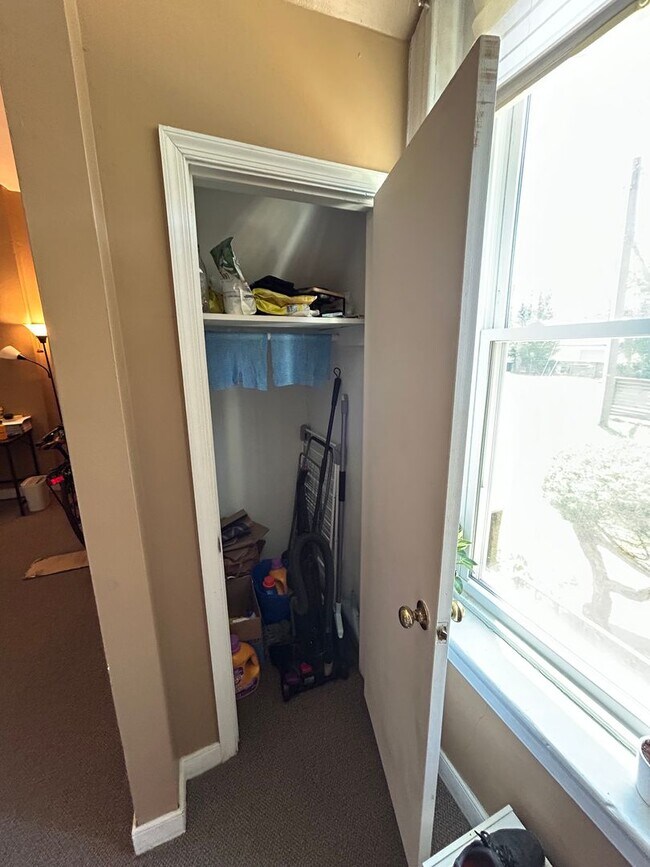 Building Photo - Adorable 1 bdrm/1ba Apartment Located in Richmond's Fan District!