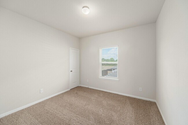 Building Photo - 3915 Deledda Dr
