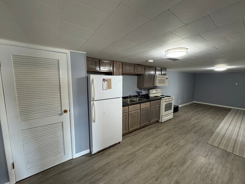 Building Photo - 661 Reynoldswood Rd