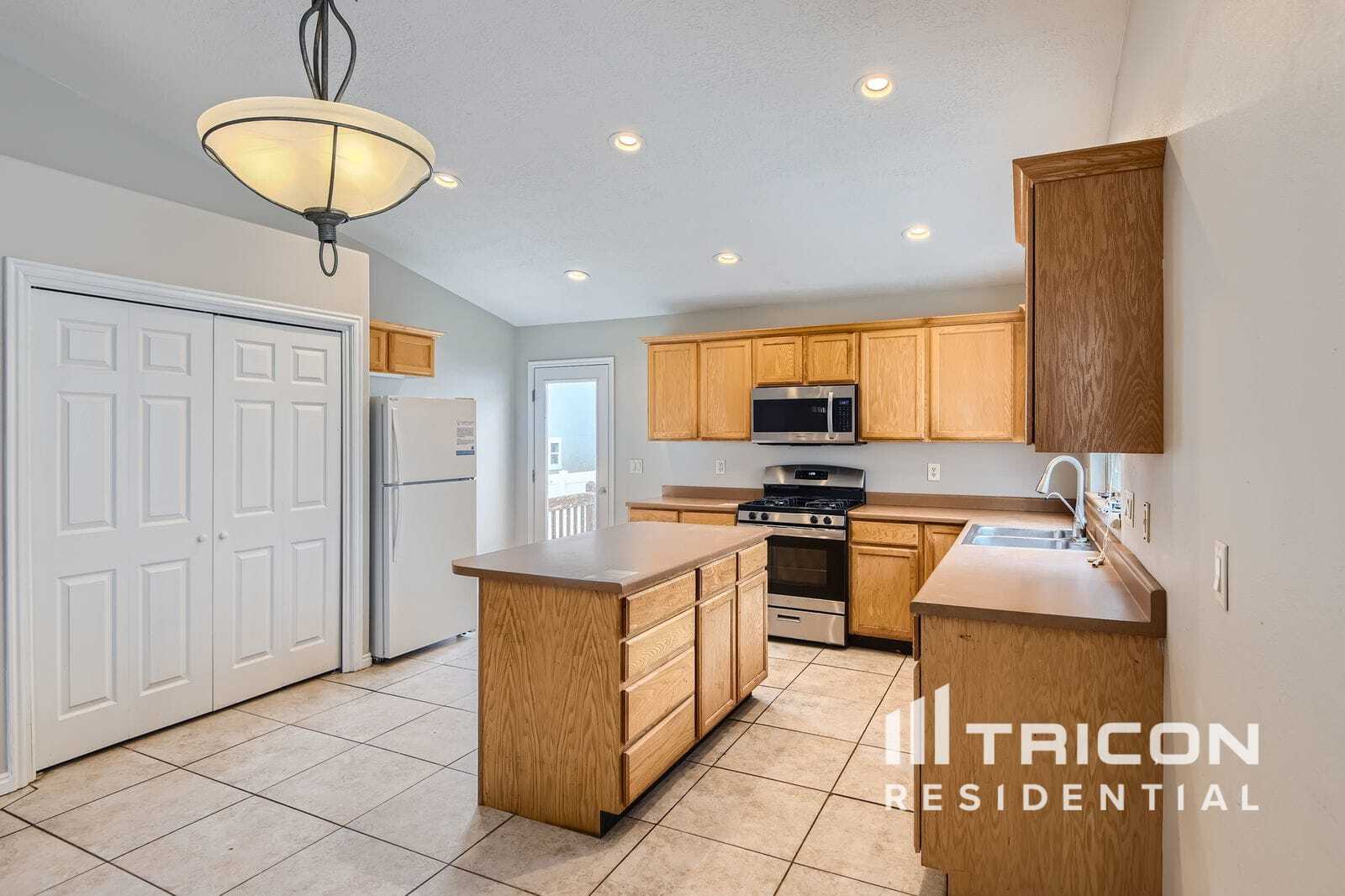 Building Photo - 4917 W Berry Creek Dr