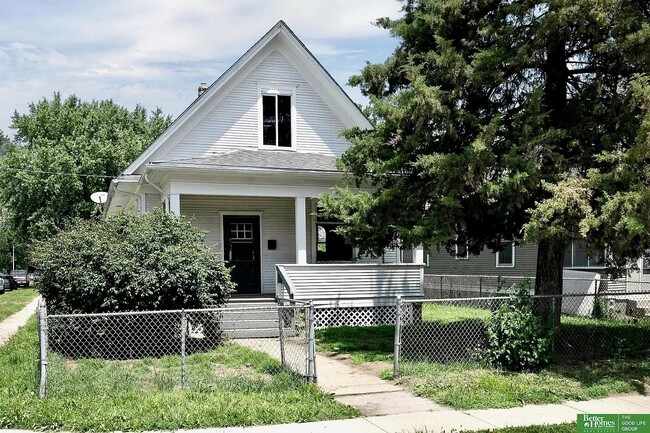 Building Photo - 2524 Fort St