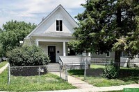 Building Photo - 2524 Fort St