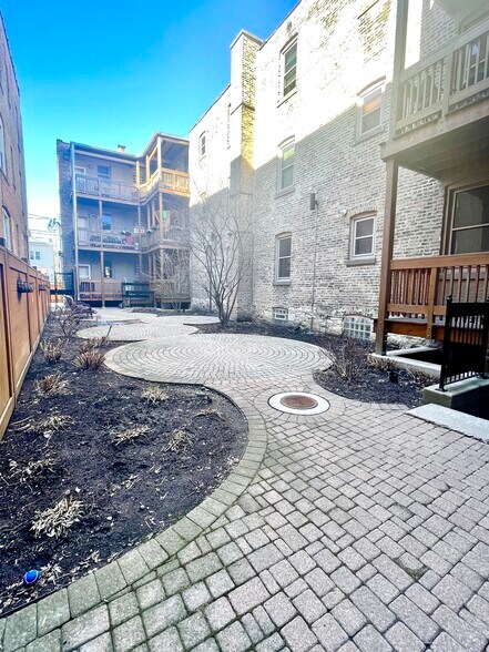 Building Photo - 2539 W Iowa St