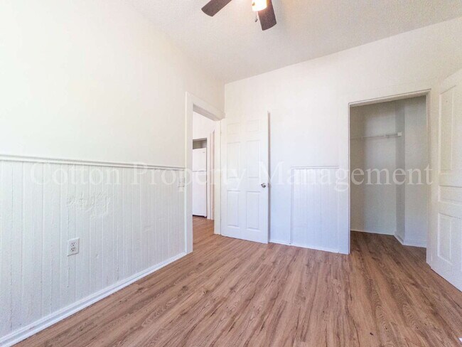 Building Photo - 923 N 5th Ave