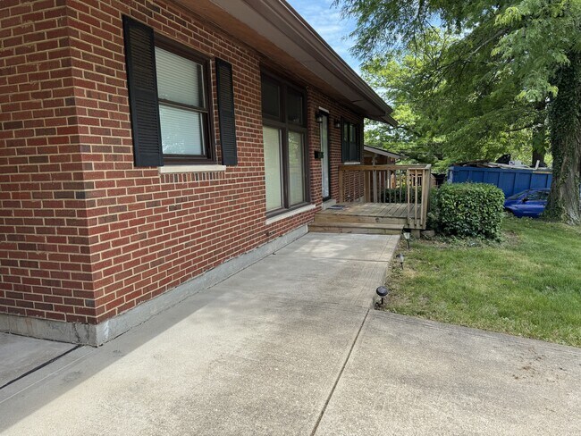 Building Photo - 716 Cranford Dr