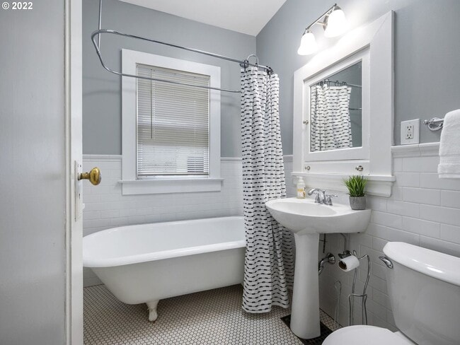 Building Photo - Fabulous Foster