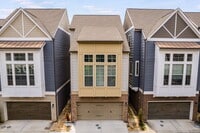 Building Photo - 1032 Moorewood Ln S E